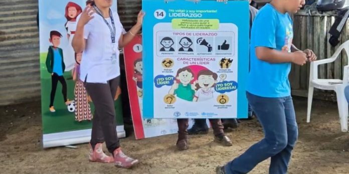 Poite Adolescentes y jóvenes participando en dinámicas de integración y talleres de salud mental en la comunidad de Poité Centro, San Luis, Petén.